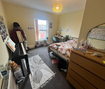 Room in a Shared Flat, Hollybank Road, L18 - Photo 5