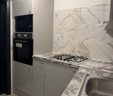 1 Bed Flat, Burley Street, LS3 - Photo 3