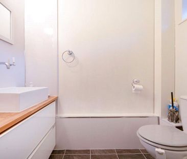 4 bedroom semi-detached house to rent - Photo 3