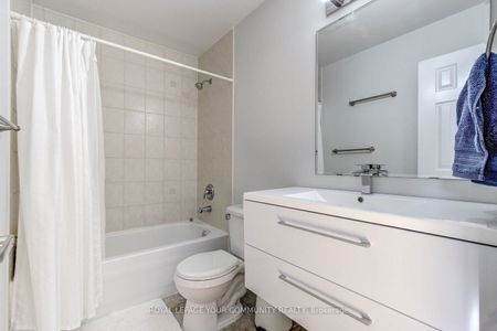 Townhouse For Lease | N8133966 - Photo 4