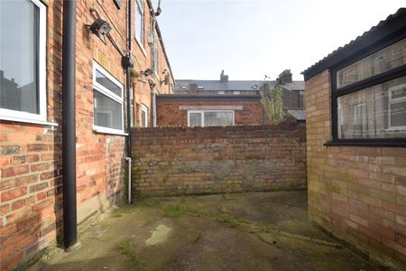 2 bed terraced house to rent in Caledonia Street, Scarborough, YO12 - Photo 2