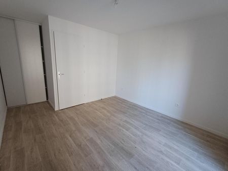 location Appartement T4 DE 76.9m² À BOBIGNY - Photo 4