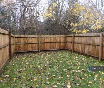 3 bedroom semi-detached house to rent - Photo 3