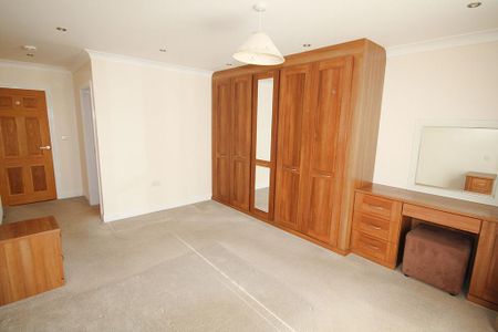 4 bedroom detached bungalow to rent - Photo 5