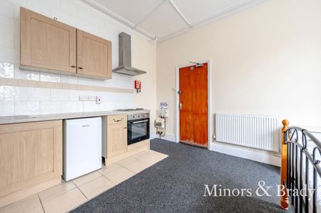 1 bedroom in a house share to rent - Photo 4