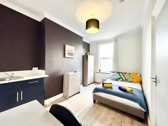 1 bedroom in a house share to rent - Photo 1