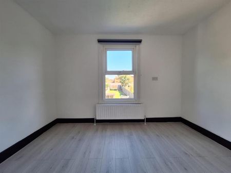 3 bedroom flat to rent - Photo 5