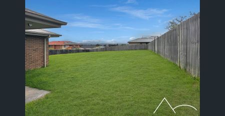 Modern 4-Bedroom Family Home in Currans Hill - Photo 5