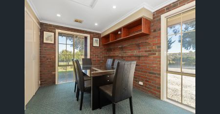 - COUNTRY LIVING - - Photo 3