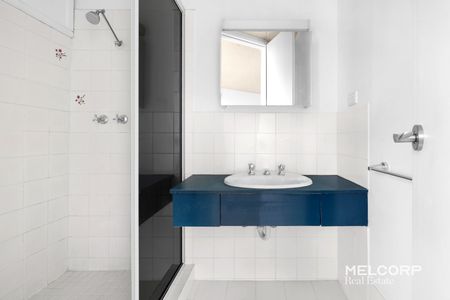 ENJOY THE BAYSIDE LIFESTYLE - UNFURNISHED - Photo 3