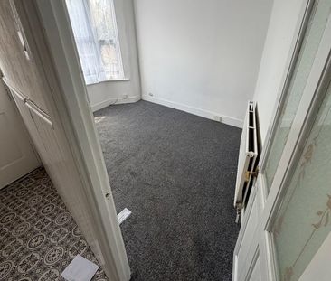 3 Bed Detached House, Queen Elizabeth Road, E17 - Photo 1