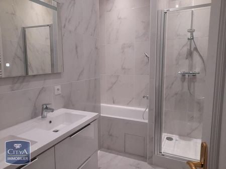 Location Appartement 3 pièces 73m² MARSEILLE 1er - Photo 3