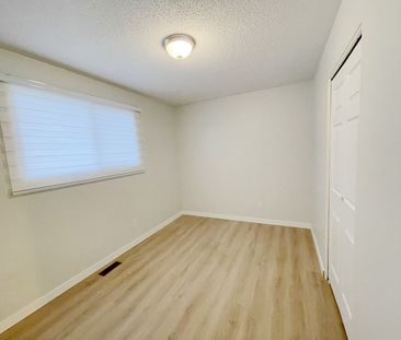 11205 11 Street Southwest, Calgary - Photo 4