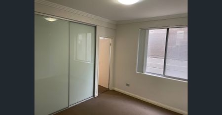 Luxury 3 Bedroom unit with Large Courtyards only $850 per week - Photo 2