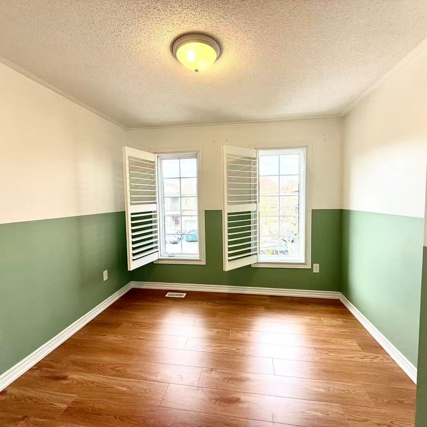 For Lease - 165 Warwick Crescent Unit# Main and Upper, Newmarket, Ontario - Photo 1