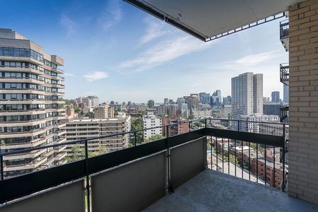 3555 Cote-des-Neiges Road, Montréal, QC - Photo 4