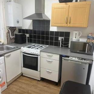 1 bedroom property to rent in Worcester Park - Photo 1