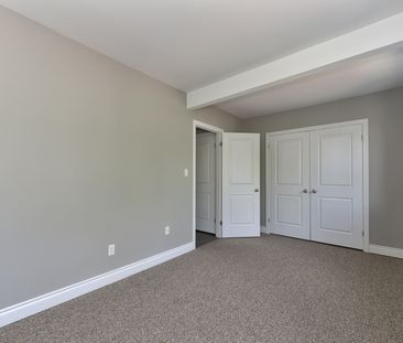 950 Oxford St E. - Photo 1