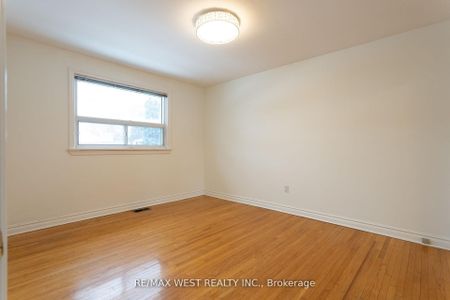 For Lease - 28 Paragon Road Unit# Main, Toronto, Ontario - Photo 3