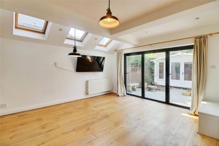 4 bedroom terraced house to rent - Photo 2