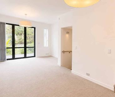 Four-Level Townhouse Near Ormiston Town Centre - Photo 1