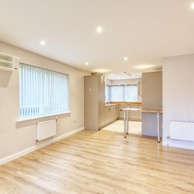 3 bedroom flat to rent - Photo 1