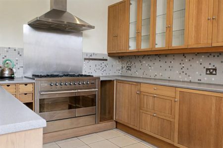 3 bedroom mews to rent - Photo 4