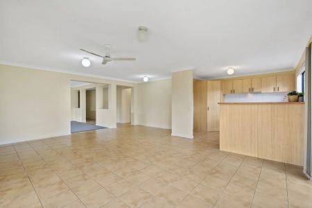 Large Home in Quiet Estate - Photo 2