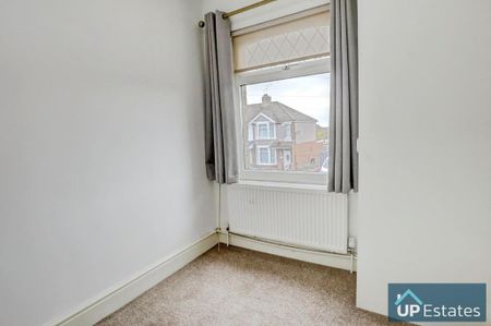 3 bedroom end of terrace house to rent - Photo 2