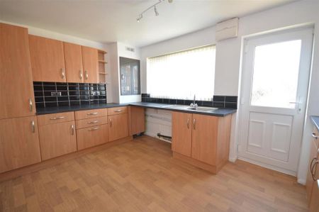 2 bedroom end of terrace house to rent - Photo 3