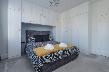 3 Bed Terraced House, Chestnut Road, SW20 - Photo 2