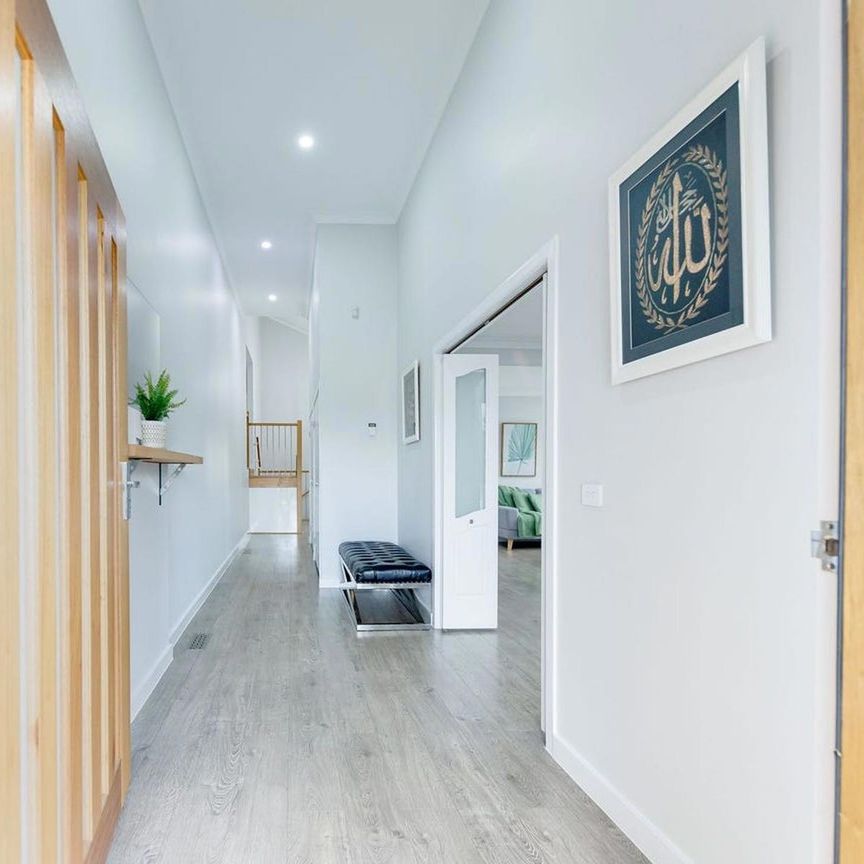 4 BEDROOM HOME + STUDIO APARTMENT - Photo 1