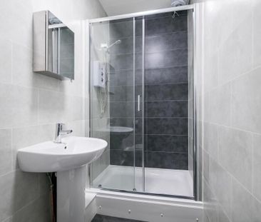 The Village Street, Burley, Leeds - Photo 6