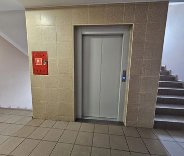 Dwupokojowe mieszkanie z zachodnią panoramą. - Photo 4