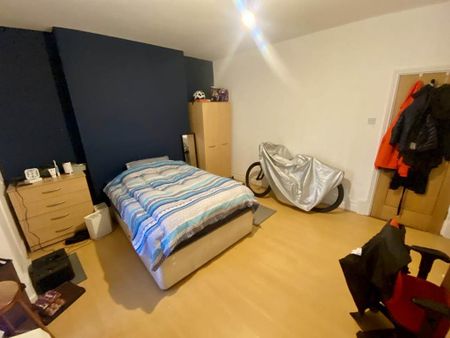 3 bedroom flat to rent - Photo 5