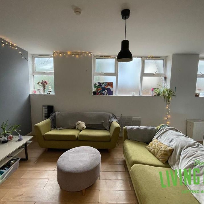 6 bedroom flat to rent - Photo 1