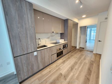 8 Interchange Way #3301 - Photo 4