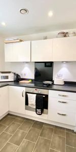 1 bedroom in a house share to rent - Photo 3