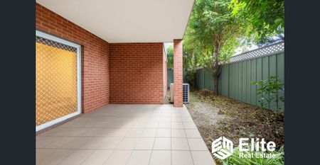 Comfortable Two-Bedroom Apartment with Private Courtyard - Photo 3
