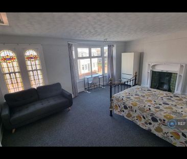 1 bedroom in a house share to rent - Photo 6