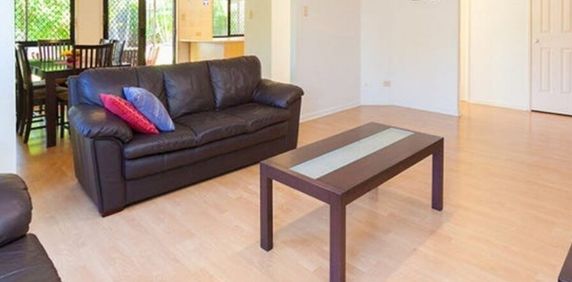 LUXURIOUS & BEAUTIFUL 4 BEDROOM HOUSE, MOVE IN AND ENJOY YOUR NEW HOME!! - Photo 2