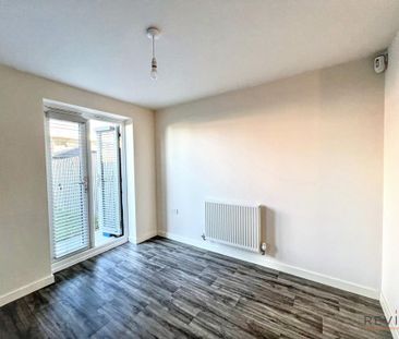 3 bedroom semi-detached house to rent - Photo 4