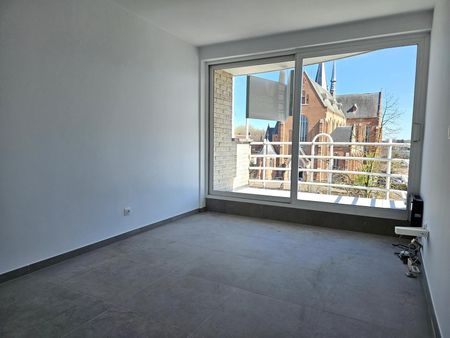 Gerenoveerd appartement, 2 slaapkamers en groot zonneterras - Photo 3