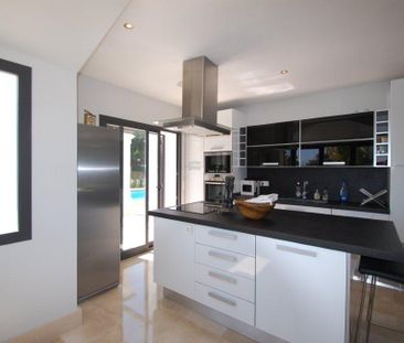 House in The Golden Mile, Costa del Sol - Photo 1