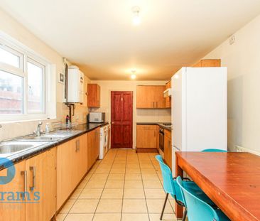 6 bed Semi-Detached House for Rent - Photo 2