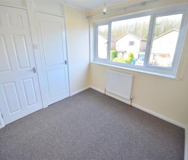 3 Bedroom Link Detached To Let - Photo 2