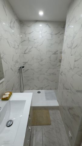 Location Appartement 4 pièces 65m² MARSEILLE 15ème - Photo 3