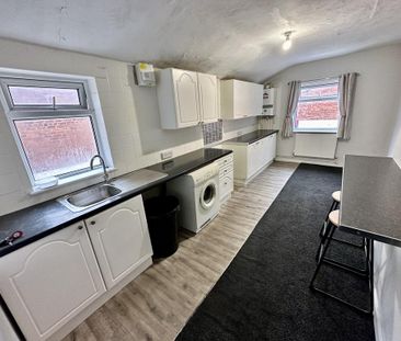 2 bedroom flat to rent - Photo 3