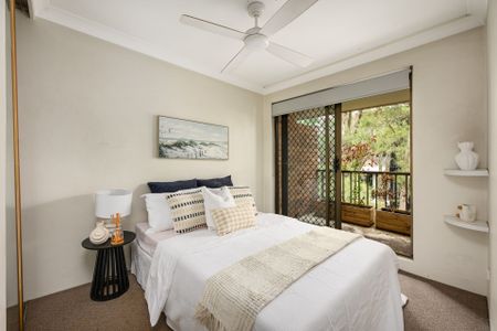 Contemporary Split-Level Apartment with Prime City Access - Photo 2