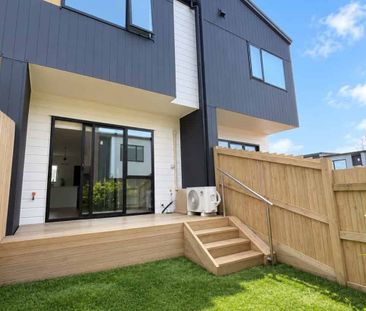 Elevated 2 Bedroom Corner Townhouse - Photo 4